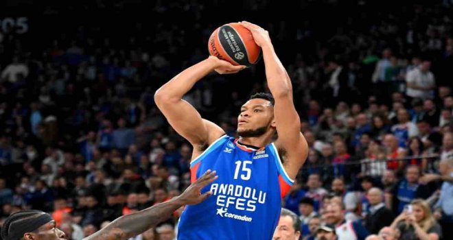 Anadolu Efes PJ Dozier ile uzattı