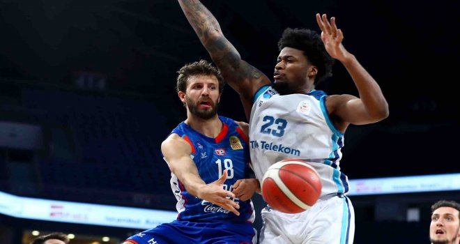 Anadolu Efes Play-off'a farklı başladı