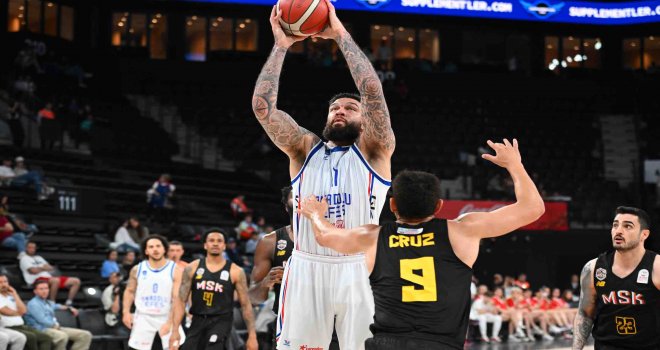 Anadolu Efes, Play-off'a farklı başladı