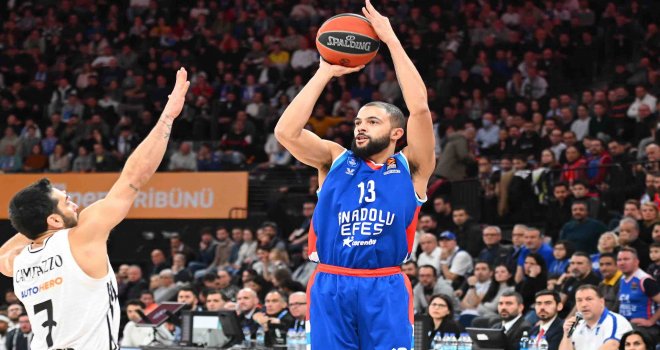Anadolu Efes, Real Madrid'e şans tanımadı