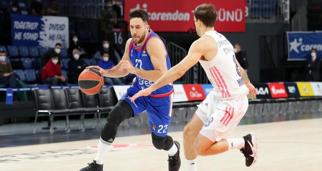 Anadolu Efes, Real Madrid'e yine fark attı