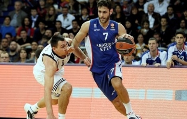Anadolu Efes, Real Madrid'i devirdi