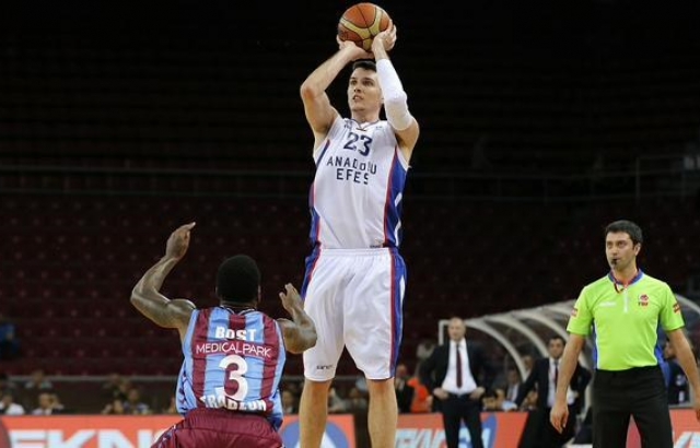 Anadolu Efes seride 2-0 önde