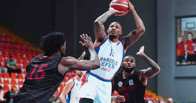 Anadolu Efes son çeyrekte sonuca gitti