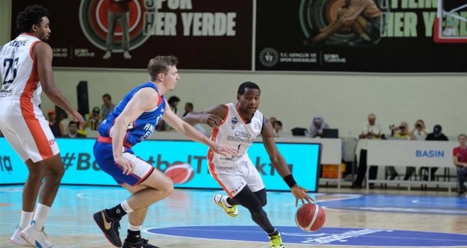 Anadolu Efes son çeyrekte sonuca gitti