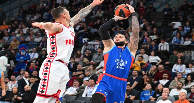 Anadolu Efes son periyotta durdu...