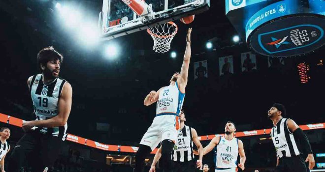 Anadolu Efes son periyotta farka gitti