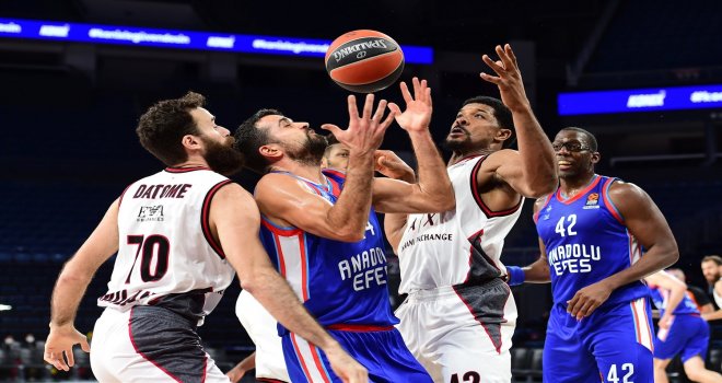 Anadolu Efes sonunu getiremedi