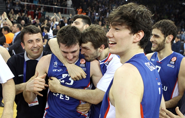 Anadolu Efes tamam mı devam mı maçında...