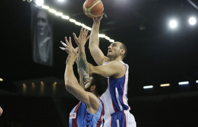 Anadolu Efes, Trabzonspor'a izin vermedi