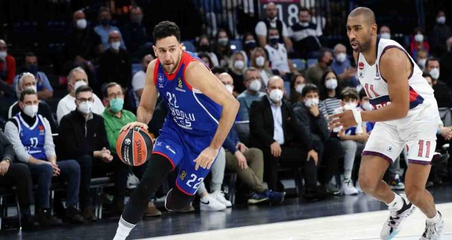 Anadolu Efes tutuk başladı, farka gitti...