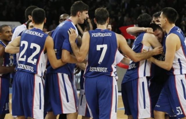 Anadolu Efes, Unics Kazan deplasmanında