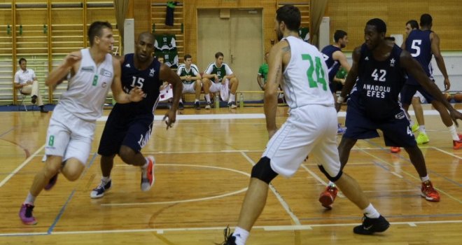 Anadolu Efes, Union Olimpija'ya fark attı