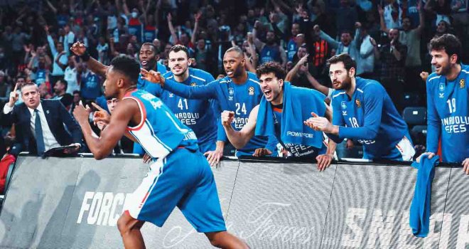 Anadolu Efes, Valencia'da galibiyet arıyor