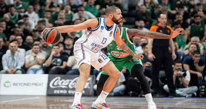 Anadolu Efes Yunanistan'da seriyi eşitledi