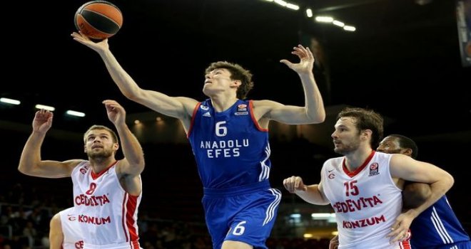 Anadolu Efes, Zagreb'te galibiyet peşinde