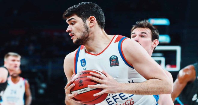 Anadolu Efes, Zalgiris'i ağırlıyor