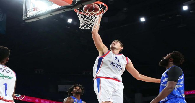 Anadolu Efes zorlanmadı