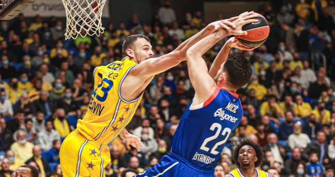 Anadolu Efes'e Hırvat pivot