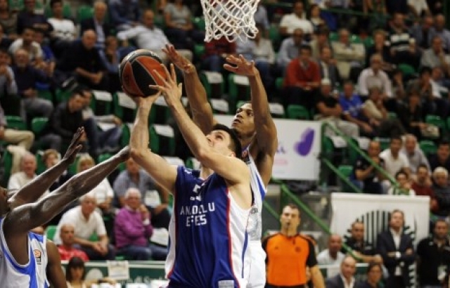 Anadolu Efes Sassari'yi ağırlıyor