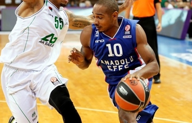 Anadolu Efes'te Draper'in TBL lisansı iptal edildi