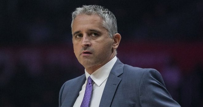 Anadolu Efes'te dümene Koko?kov geçti