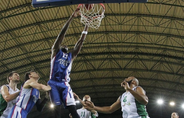 Anadolu Efes'ten Daçka'ya 22 fark