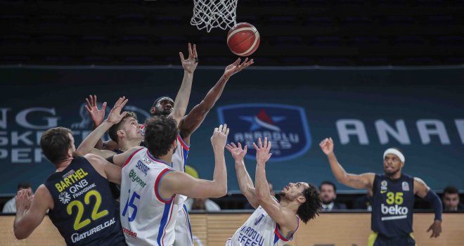 Anadolu Efes'ten Fenerbahçe Beko'ya 40 fark