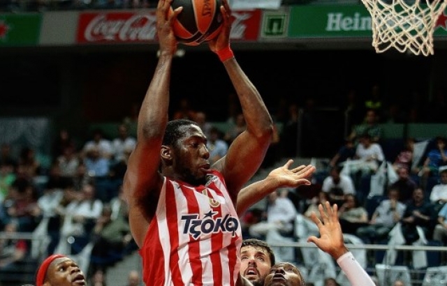 Anadolu Efes'ten iki transfer