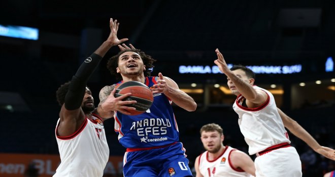 Anadolu Efes'ten Olympiacos'a farklı tarife