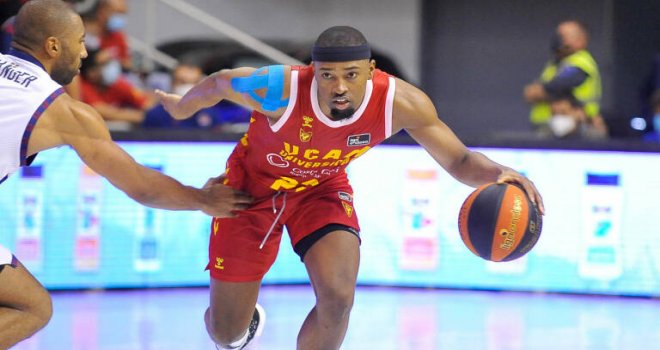 Anadolu Efes'ten oyuncu kurucu takviyesi