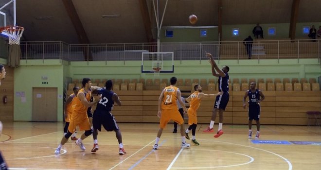 Anadolu Efes'ten rahat galibiyet