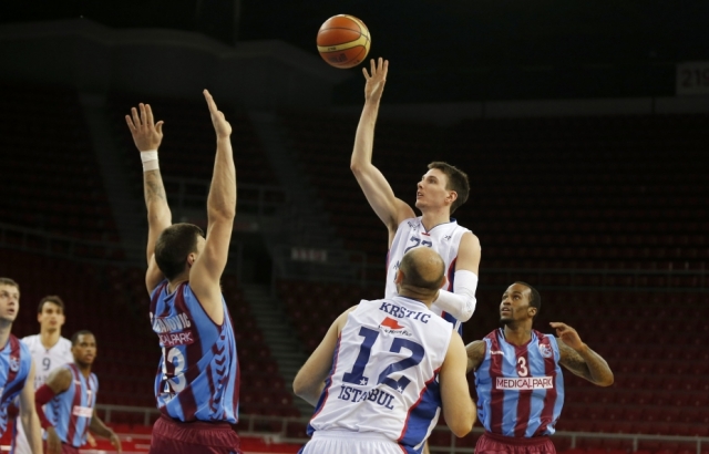 Anadolu Efes'ten Trabzonspor'a fark