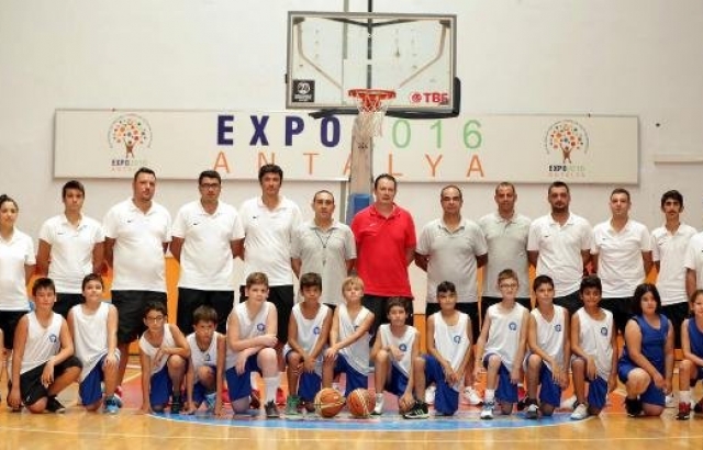 Antalya'da 350 sporcuya basketbol eğitimi...