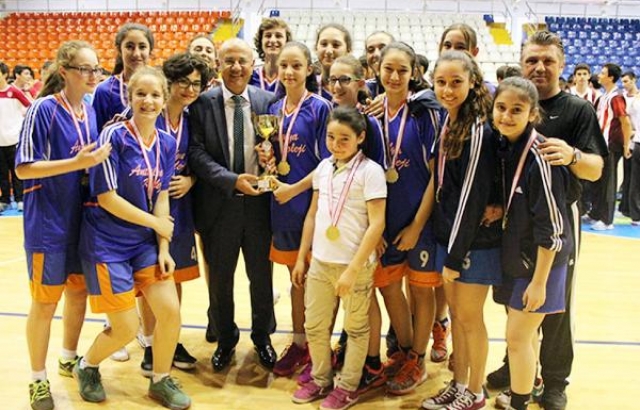 Antalya'da geçen sezon 2000 basketbol maçı oynandı