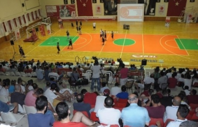 ANTRENÖR GELİŞİM SEMİNERİ KUŞADASI'NDA BAŞLADI