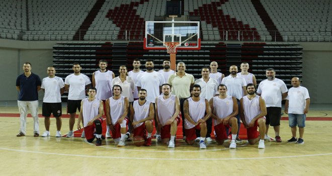 Arda Vekiloğlu: Hücumda hızlı bir takım hedefliyoruz...