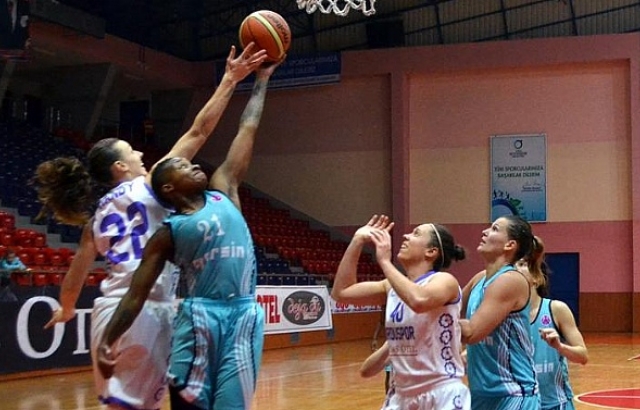 Avrupa'daki Türk derbisini Mersin kazandı