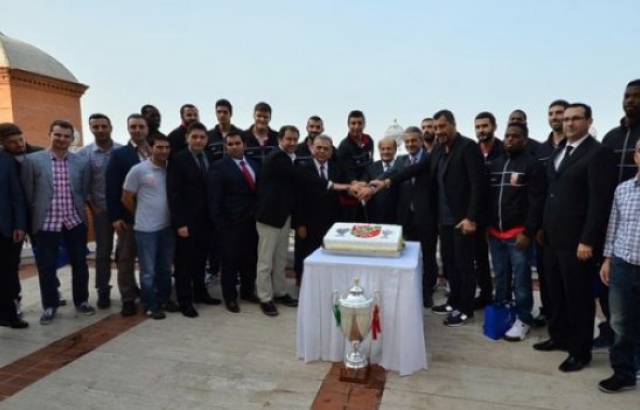 Aziz Kocaoğlu'ndan Pınar KSK'ye yemek