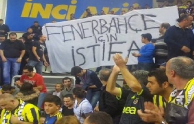 Aziz Yıldırım'a istifa tezahüratı