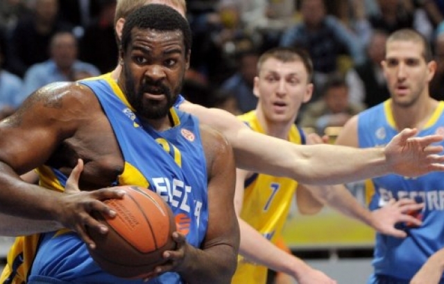 BABY SHAQ MACCABI'DE KALDI