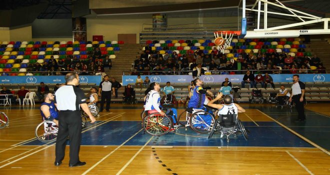 Bağcılar Belediyesi, Altınordu'yu mağlup etti.