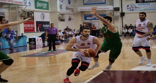 Bahçeşehir'de iki isim devam ediyor