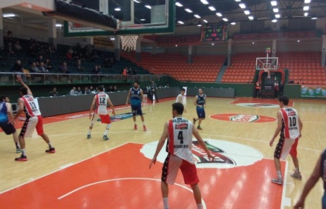 Bandırma Kırmızı çeyrek finalde