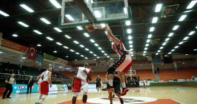 Bandırma Kırmızı Socar'ı devirerek ilk galibiyetini aldı