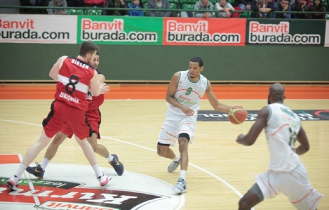 Banvit son çeyrekte farka koştu