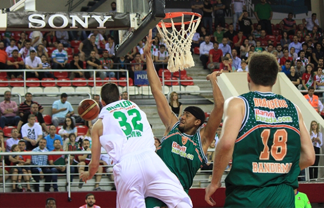 Banvit yabancılarını yenileyecek...