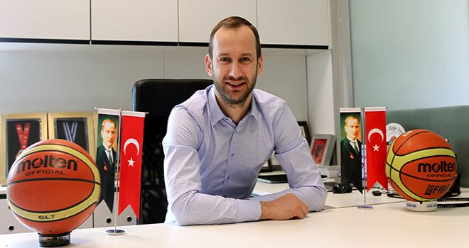 Barbaros Akkaş: ??Büyük Paralar Genç Oyunculara Mücadeleyi Bıraktırıyor??