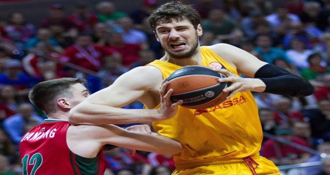 Barcelona fark atarak seriyi eşitledi