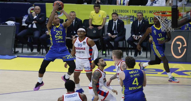 Baskonia'ya geçen Fenerbahçe Beko lider...